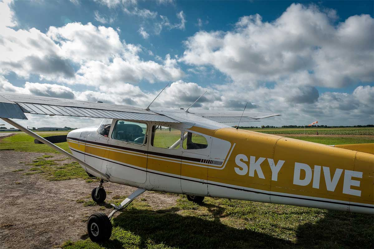 Dallas Skydive Center Cessna 182